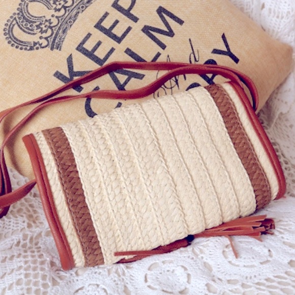 Raffia Straw Woven Leather Tassel Trim Bag - Picture 4 of 7